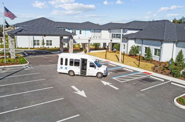 Exterior view of HearthStone at Nona Lakes with facility transport