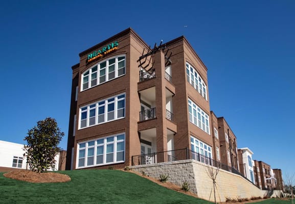 Exterior view of Heartis Suwanee facility