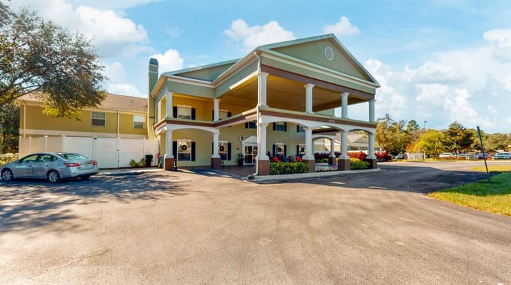 Exterior view of Madison at Oviedo facility