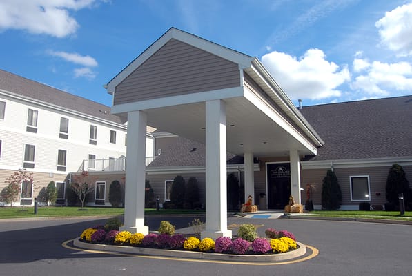 Entrance of Mira Vie at Toms River with colorful flowers