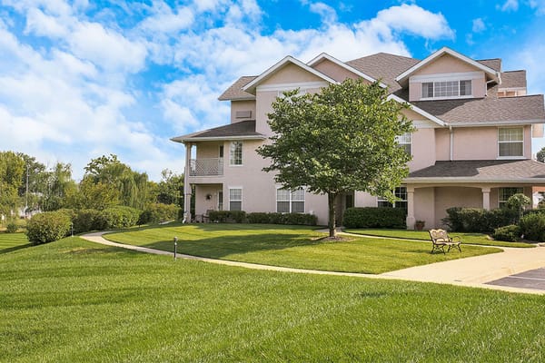 Front view of StoryPoint Louisville South with green lawn and trees