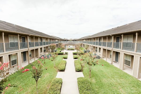 View of the landscaped courtyard at Valley Resaca Palms Apartments.