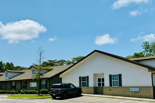Exterior view of Volante Senior Living facility