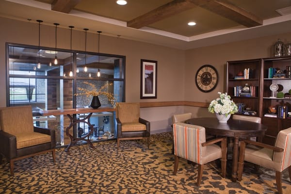 Cozy common area featuring seating and decor at Wellbrooke of Westfield.