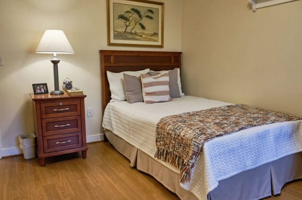 Cozy private room with a bed and lamps