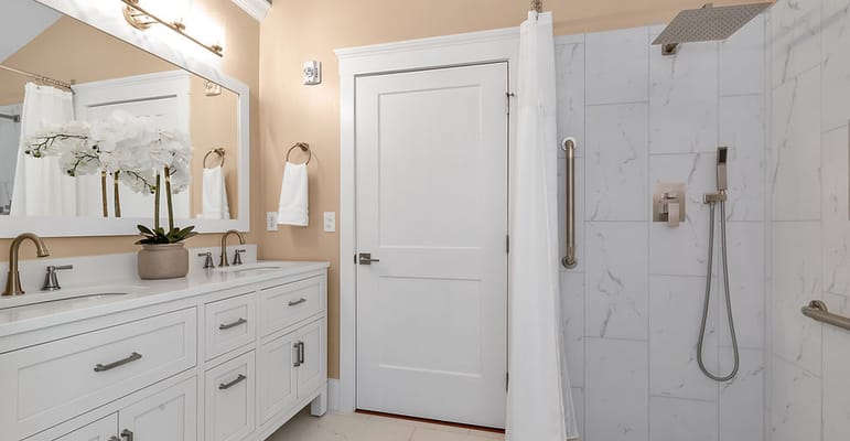 Modern bathroom with a shower and vanity