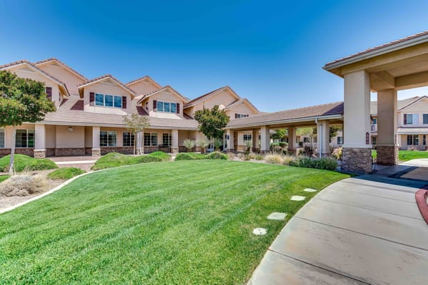 Exterior view of Solstice Senior Living at Apple Valley