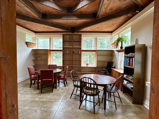 Cozy common area with round tables and shelves