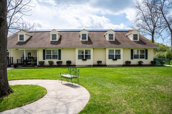 Exterior view of AlfredHouse Florence with garden space
