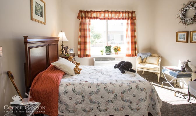 Comfortable bedroom with quilt and teddy bears
