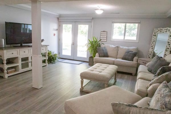 Bright and inviting common area with comfortable seating