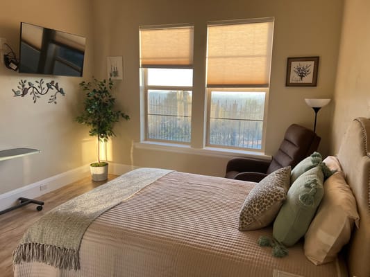 Cozy private room with a view and comfortable furnishings