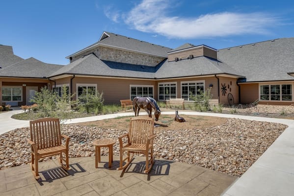 Exterior view of assisted living facility with outdoor seating