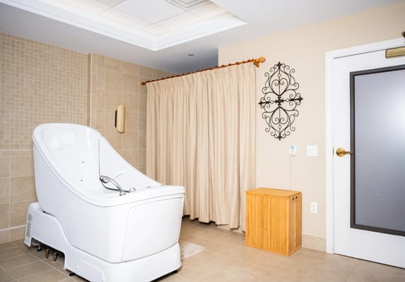 Accessible bathing area in a senior care facility
