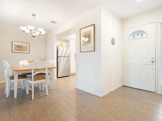 Bright dining area with a table and chairs