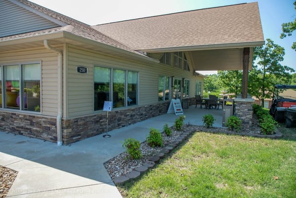 Exterior of Lake Forest Senior Living with patio seating.