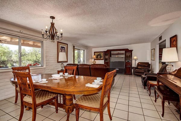 Cozy common area with dining table and seating