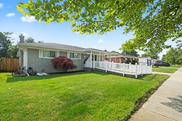 A view of the front yard and entrance at Stratford House.