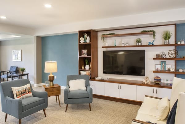 Bright and inviting common area with modern furnishings