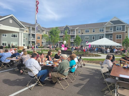 Residents enjoying a community meal outdoors at The Pillars of Mankato.