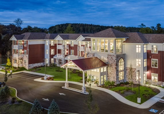 Exterior view of the Fieldstone at Chester Springs facility