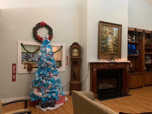 Decorated common area with a Christmas tree
