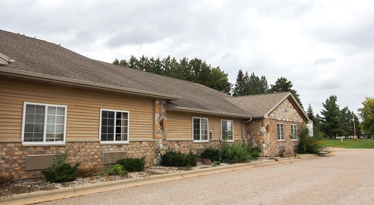 Exterior view of Lakewood Assisted Living facility