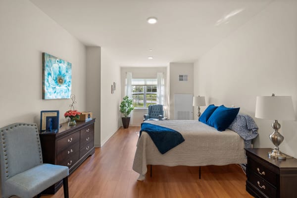 Bright and elegant private resident room