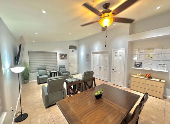 Cozy common area featuring comfortable seating and a dining table.
