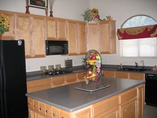 Interior kitchen setting with appliances and fruit basket