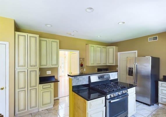 Queen’s Court Assisted Living III — photo 3