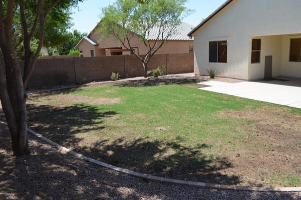 Lawn and patio area in the backyard of Ur Amazing Assisted Living.