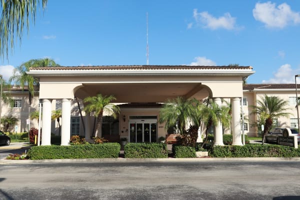 Front entrance of Life Care Center at Inverrary