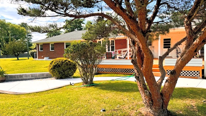 Outdoor view of CareVilla Briggs Chaney with landscaped grounds