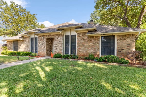 Exterior view of Woodside Place Assisted Living