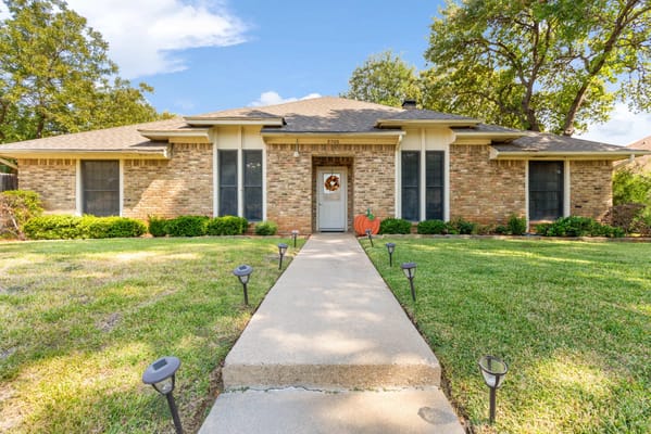 Exterior view of the Woodside Place Assisted Living building