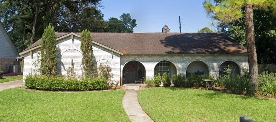 Exterior view of Acorn Manor Assisted Living