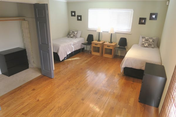 Well-furnished private resident room with two beds