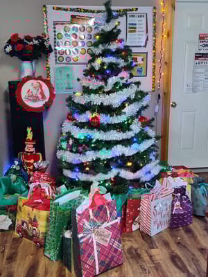 A decorated Christmas tree with gifts underneath