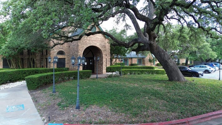 Exterior view of Brush Country Nursing and Rehabilitation entrance