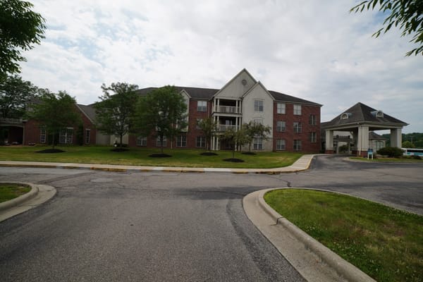 Exterior view of the Bridgeway Pointe facility building