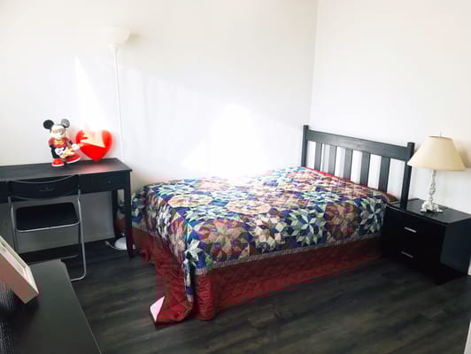 Cozy room with a bed, lamp, and decorative items