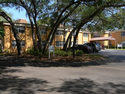 Exterior view of the Oak Manor Senior Living Community