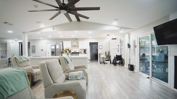 Spacious common area with seating and kitchen at Silverleaf Eldercare