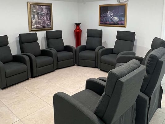 Seating area with dark grey chairs in a circle