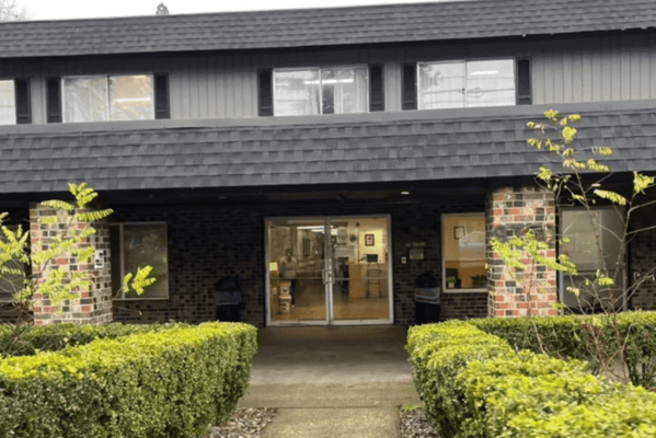 Front entrance of Glisan Post Acute facility