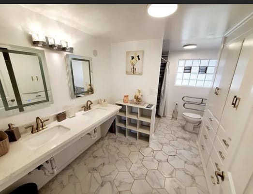 Bright, modern bathroom with dual sinks and natural lighting