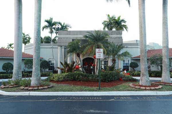 Exterior view of HarborChase of Tamarac with landscaping