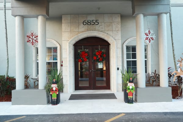 Entrance of HarborChase decorated for the holidays