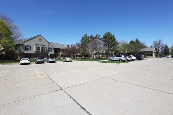 Exterior view of Oakmont Livonia with parking area